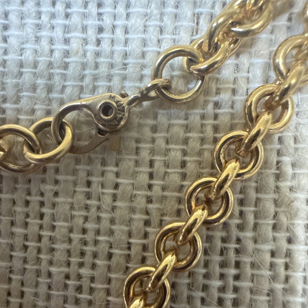 Vintage Monet Cream Enamel Gold Tone Chain 15" Necklace - Picture 2 of 6